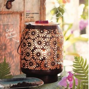 Retired Scentsy warmer, brand new in box.